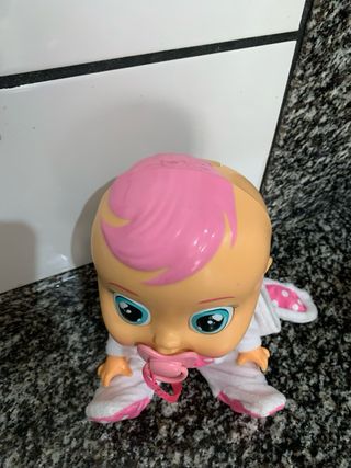 Bebé Llorón con traje de conejo y chupete