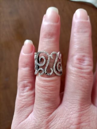 Anello d'argento con decorazioni