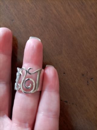 Anello d'argento con decorazioni