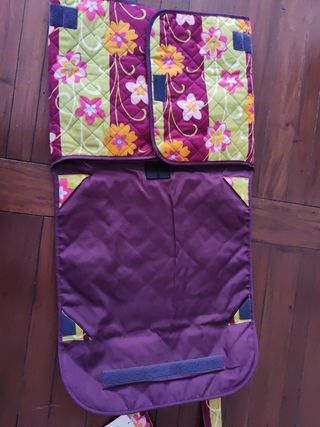 Estuche grande floral hecho a mano.