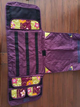 Estuche grande floral hecho a mano.
