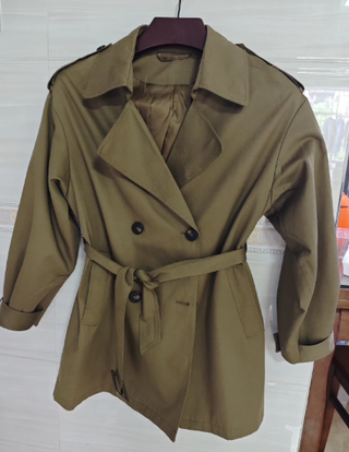 Gabardina corta verde oliva
