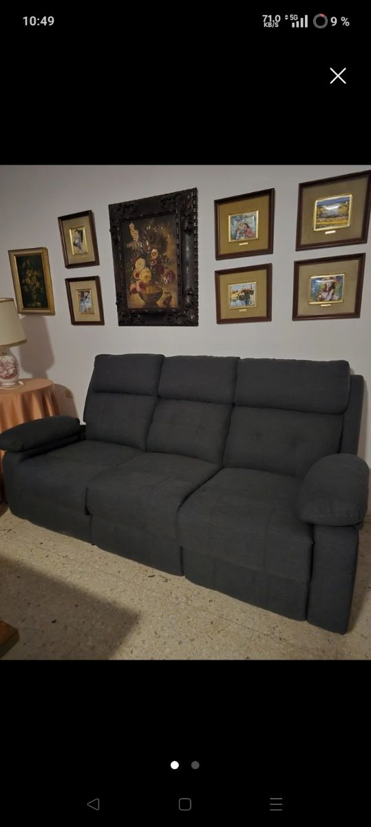 Sofá de 3 plazas gris muy cómodo