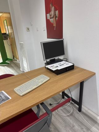 Ordenador completo: torre, pantalla y teclado