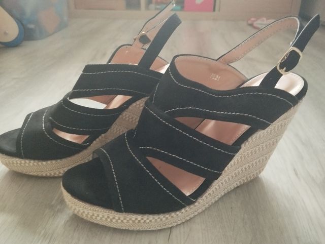 Sandalias cuña negras T. 40