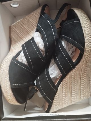 Sandalias cuña negras T. 40