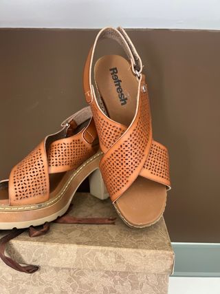 Sandalias de piel, tacon y plataforma