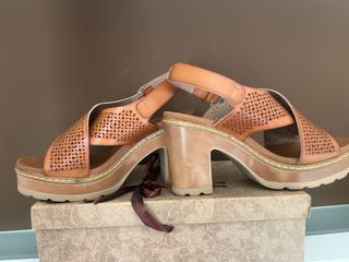 Sandalias de piel, tacon y plataforma