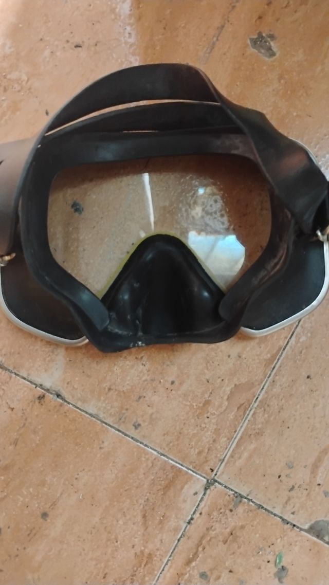 Gafas de buceo y tubo de snorkel