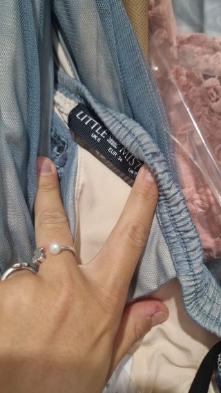 Vestido de fiesta azul grisáceo con etiqueta