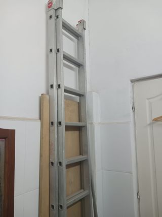 Escalera extensible de aluminio