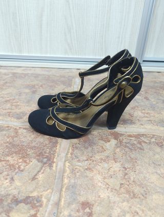 Zapatos Mango Tacon Negro y Dorado