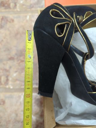 Zapatos Mango Tacon Negro y Dorado