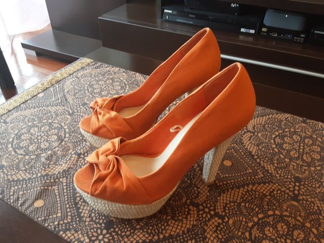 Zapatos de tacón Bershka naranjas