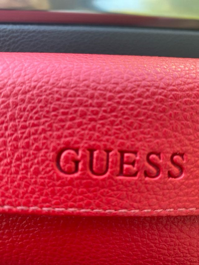 Occhiali da sole Guess neri e rossi