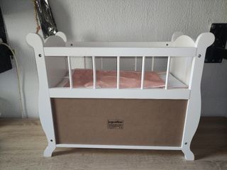 Cuna de juguete para muñecas