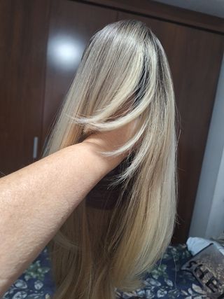 Peluca rubia sintética