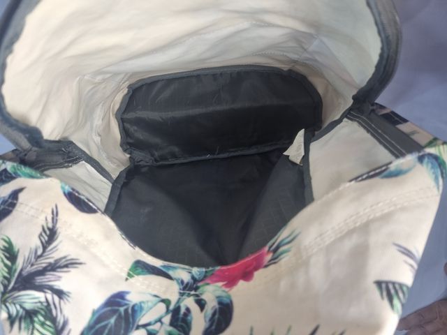 Mochila chica Rip Curl flores tropical