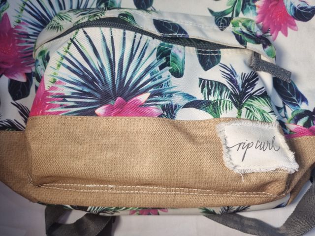 Mochila chica Rip Curl flores tropical