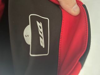 Chaqueta deportiva DTB gris y roja
