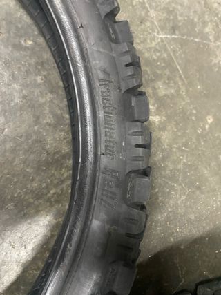 Juego ruedas motoZ
90/90-21 y 150/70-18