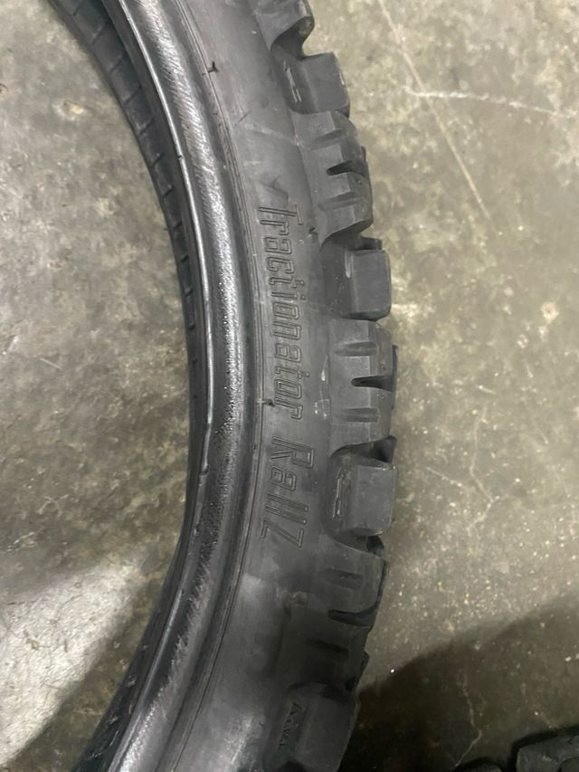 Juego ruedas motoZ
90/90-21 y 150/70-18