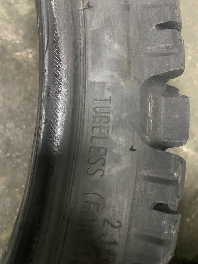 Juego ruedas motoZ
90/90-21 y 150/70-18