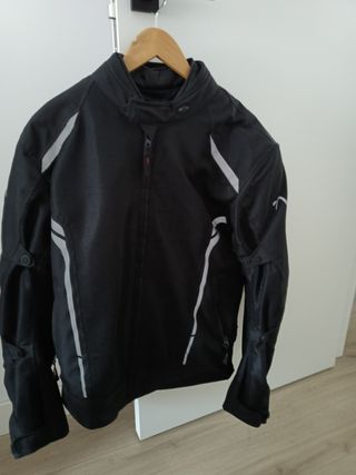 Chaqueta de moto con protecciones