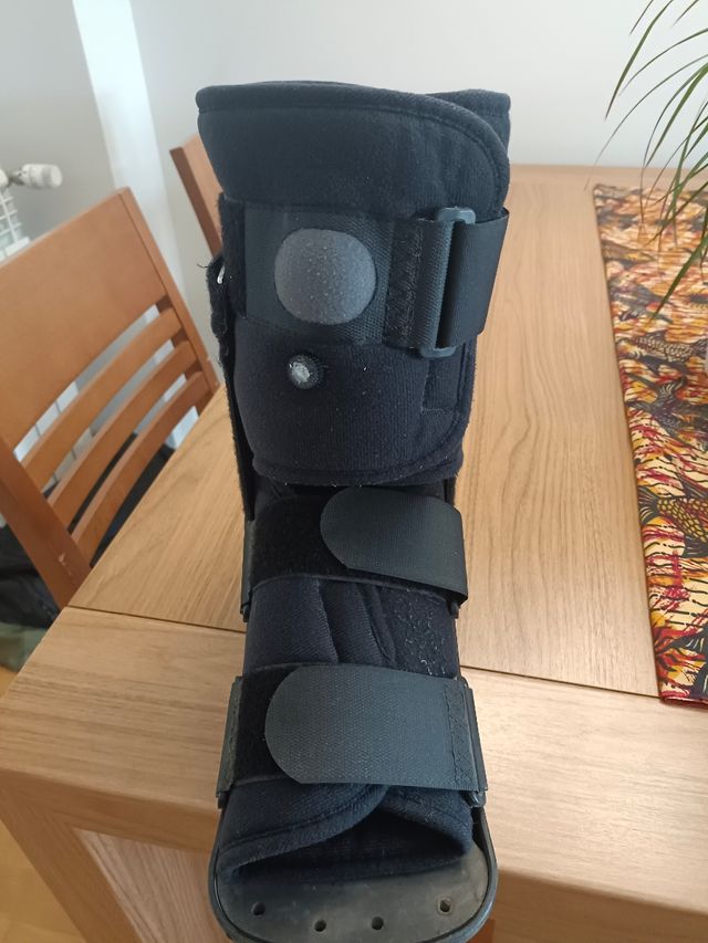Bota Walker  y Rodillera Postoperatotia