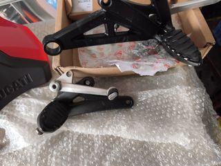 Estriberas Ducati Diavel