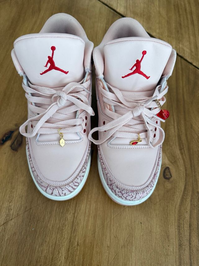 Zapatillas Jordan Rosa con Dijes