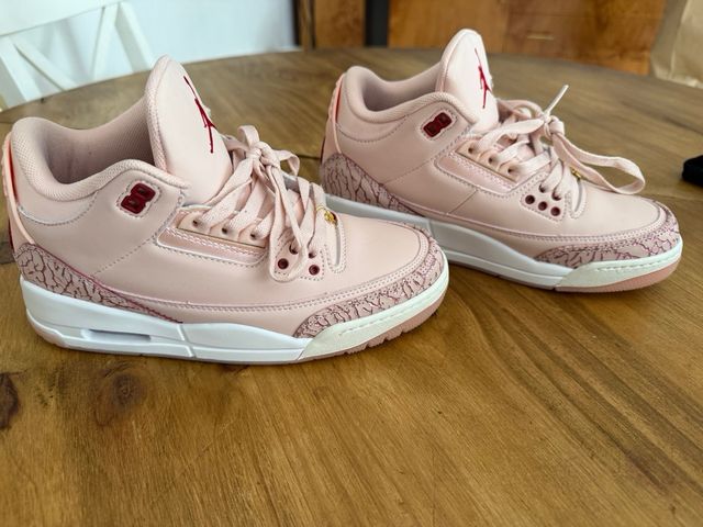 Zapatillas Jordan Rosa con Dijes