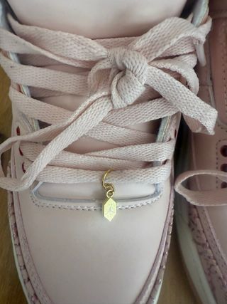 Zapatillas Jordan Rosa con Dijes