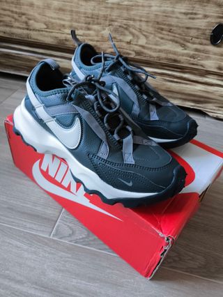 Zapatillas Nike TC 7900 Gris y Blanco