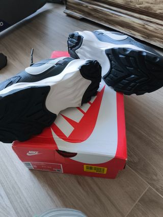 Zapatillas Nike TC 7900 Gris y Blanco