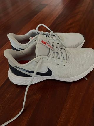 Zapatillas Nike Revolution Gris Blancas