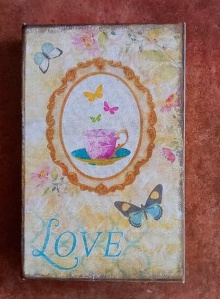 Caja decorativa libro mariposas y taza