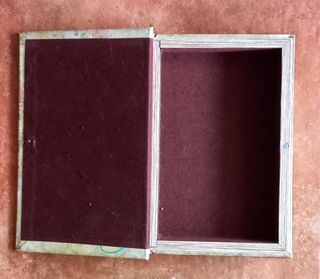 Caja decorativa libro mariposas y taza