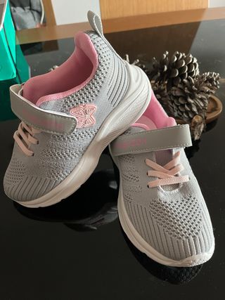 Deportivas niña talla 30