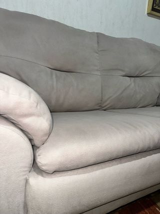 Sofá de tela beige