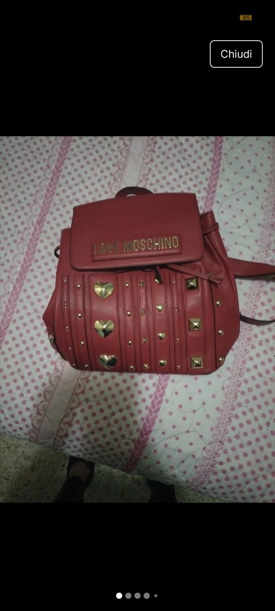 Zainetto Love Moschino rosso con borchie oro