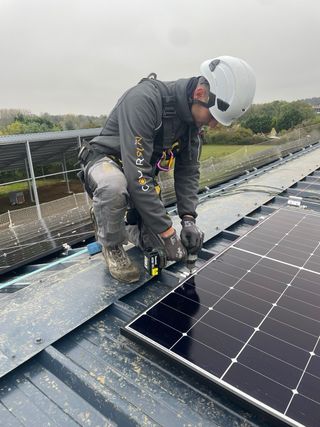 INSTALADOR ELECTRICISTA , SOLAR....