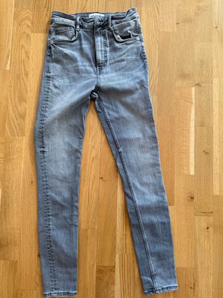 Pantalón pitillo Zara gris nuevo sin etiqueta 