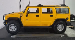 MAISTO  HUMMER H2 SUV escala 1/18.