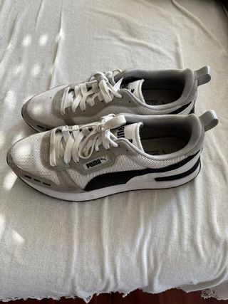 Zapatillas Puma grises y blancas