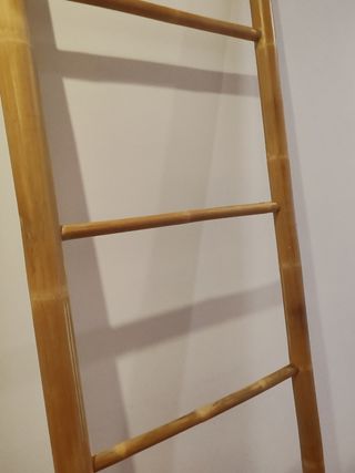Escalera de baño de bambú