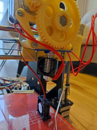 Impresora 3D + componentes adicionales