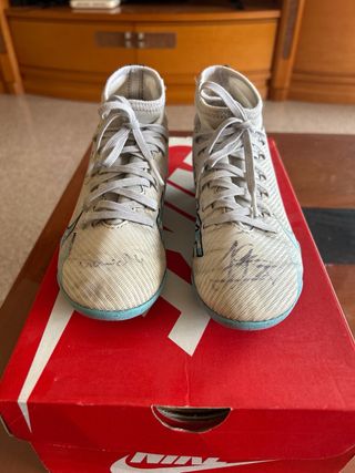 Botas de fútbol Nike Mercurial niño número  32