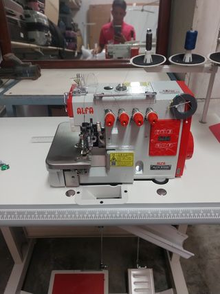Máquina de coser industrial recta y overlock