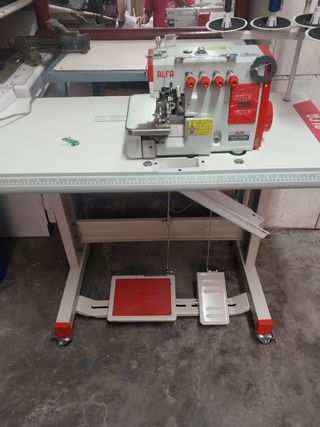 Máquina de coser industrial recta y overlock